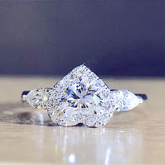 💍🎉 HOST PICK 🎉New Simulated 💎Sterling Silver White Sapphire💍 - Picture 3 of 4